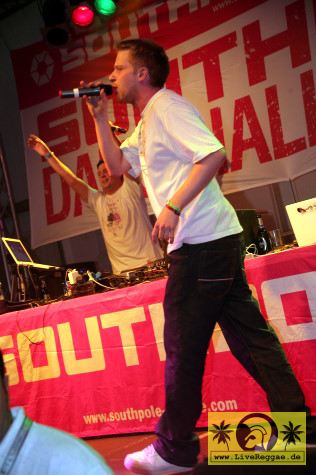Cornadoor (D) with Soundquake 24. Summer Jam Festival - Fuehlinger See, Koeln - Yellow Tent  03. Juli 2009 (8).JPG